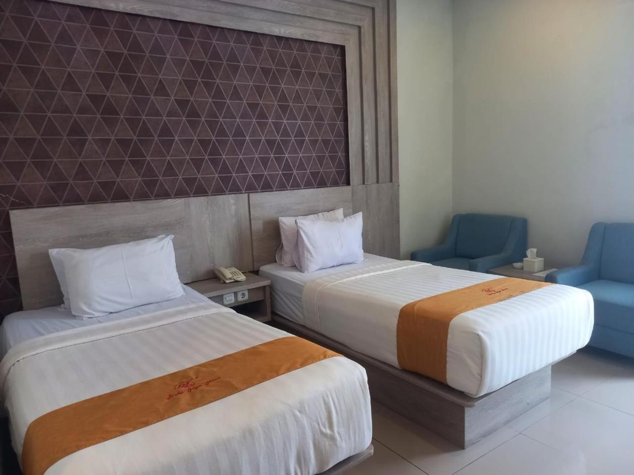 Urbanview Hotel Dedy Jaya Brebes Zewnętrze zdjęcie