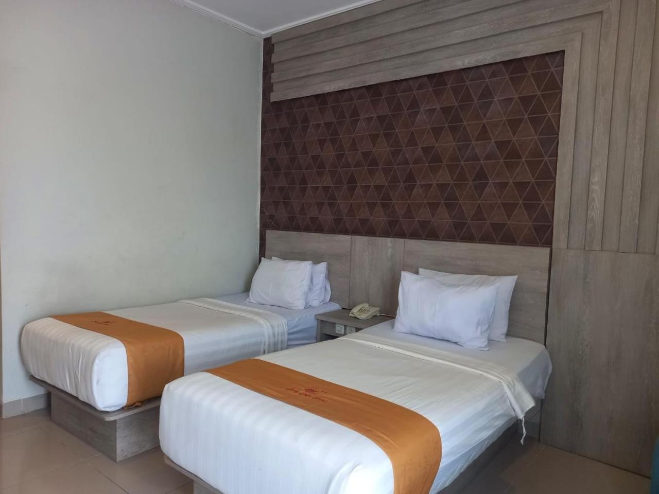 Urbanview Hotel Dedy Jaya Brebes Zewnętrze zdjęcie