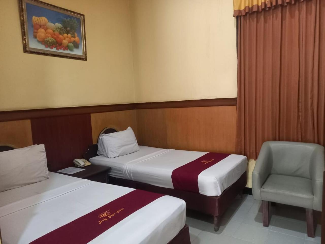 Urbanview Hotel Dedy Jaya Brebes Zewnętrze zdjęcie