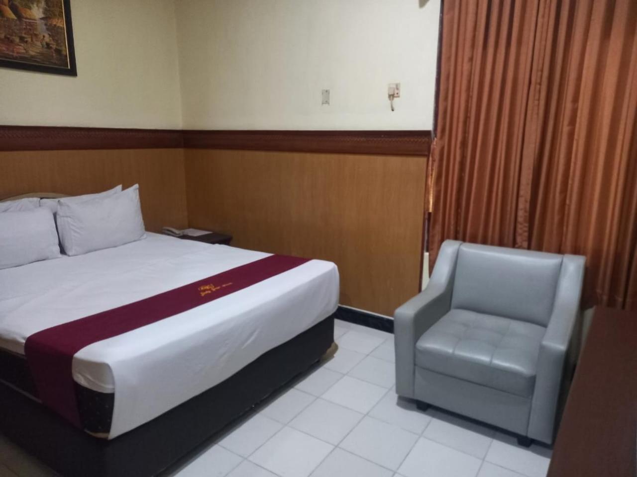 Urbanview Hotel Dedy Jaya Brebes Zewnętrze zdjęcie